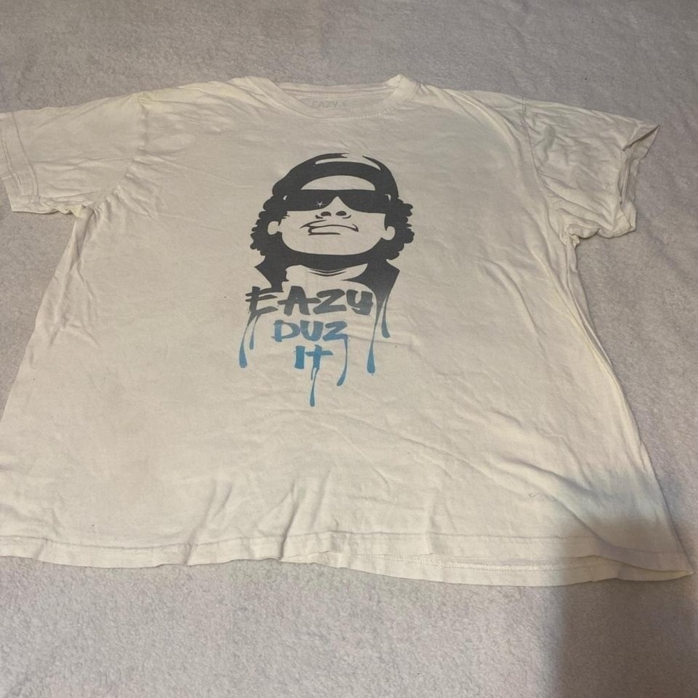"Eazy‎ Duz It" white graphic tee L